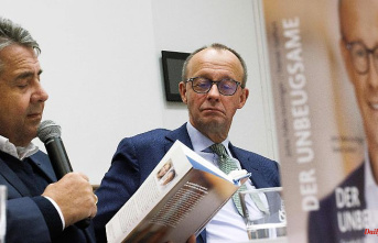 Citizens' money and book presentation: What a day - for Friedrich Merz