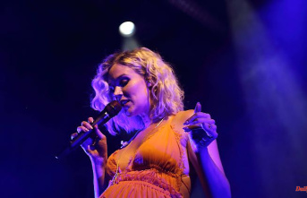 Contractions, pain, emergency surgery: Joss Stone experiences difficult hours in the delivery room