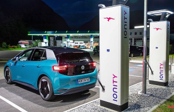 On the road with the Stromer: charging an electric car - but where and how?