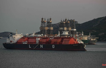 Arrival in Mukran on Rügen: First LNG special ship reaches Germany