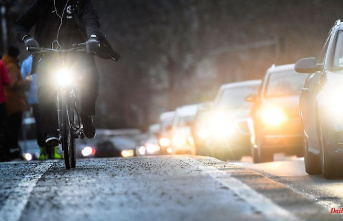With good light and caution: safe cycling in autumn and winter