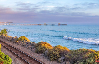 The sea eats up houses and railroad tracks: Californians are experiencing climate change up close