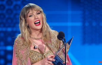And the winner is...: Taylor Swift breaks her own record at AMAs