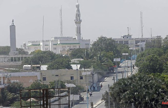 At least ten dead: gunmen attack hotel in Mogadishu