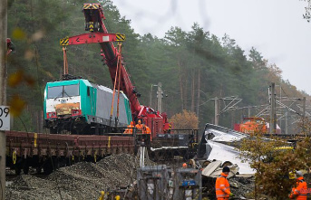 Crashed locomotive recovered: Hanover-Berlin railway line free again earlier