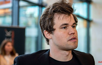 "That was my mistake": Jogger game - Carlsen too late at World Blitz Chess Championship