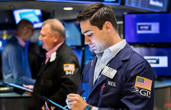 Dow Jones closes in the black: labor market data let investors breathe