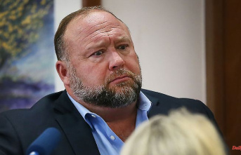 Billions of dollars in damages: Alex Jones files for personal bankruptcy