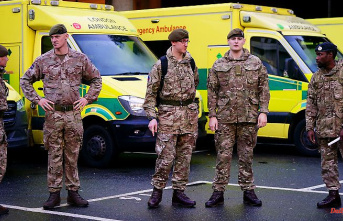 Soldiers drive ambulances: Hardly any space in clinics: Britons should minimize risks
