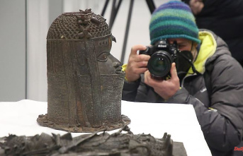 Art treasures that were once looted: Germany returns bronzes to Benin