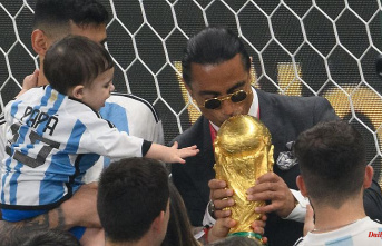 Cup "a priceless icon": FIFA investigates after Salt Bae's pitch attack