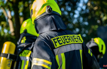 Bavaria: roof truss in Nuremberg burns out: firefighter injured