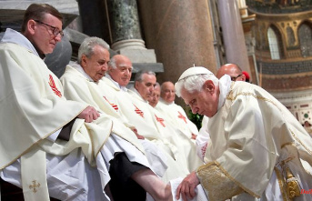 Gänswein defends ex-pontifex: private secretary: Benedict XVI. "no pope vending machine"