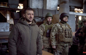Gifts for fighters in Bakhmut: Zelenskyy visits the "hottest point" of the front