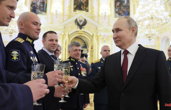 Kremlin boss tipsy?: Putin defends attacks on Ukraine in celebration