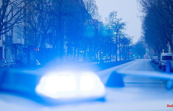 North Rhine-Westphalia: Police car crashed on an emergency trip
