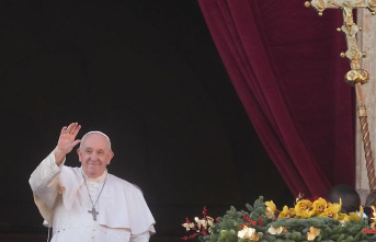 Christmas blessing "Urbi et Orbi": Pope calls for end of "senseless war"