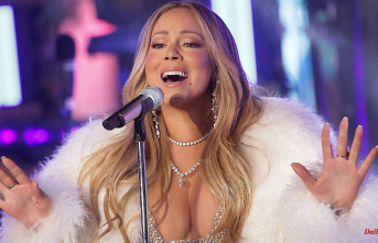 Christmas hit storms the charts: Mariah Carey surpasses herself