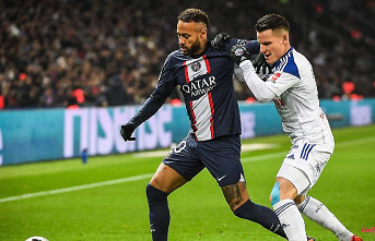 Mbappé saves PSG late: Neymar flies off after Schwalbe