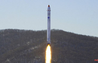 Launcher crashes into the sea: North Korea is testing spy satellites