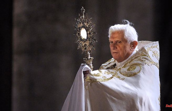 State of health is "stable": Benedict XVI. attends Mass in his room