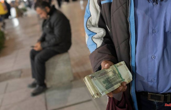 Little hope of the end of the crisis: Iran's currency falls to a record low