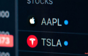 US stock markets in the red at the start: Apple and Tesla pull Wall Street down