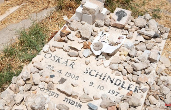 Fight against Holocaust deniers: Spielberg explains cemetery scene in "Schindler's List"