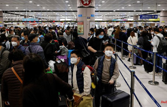 Borders reopened: tens of thousands flow from Hong Kong to China