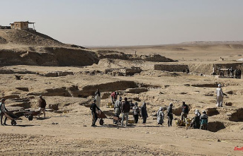 4,300-year-old tomb in Saqqara: Pristine gold-decorated mummy discovered