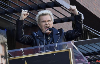 'It's really crazy': Billy Idol earns star on Walk of Fame