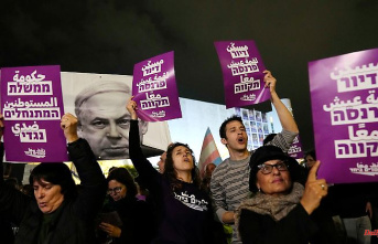 Protest against the new government: Demonstrators roar through the streets in Tel Aviv