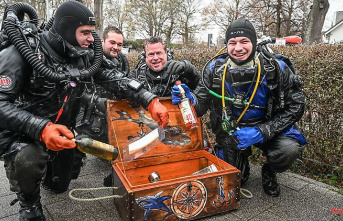 Baden-Württemberg: Divers are looking for treasure in Lake Constance