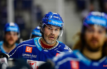 NHL legend Jaromir Jagr: 50-year-old club boss has to go back on the ice - and scores