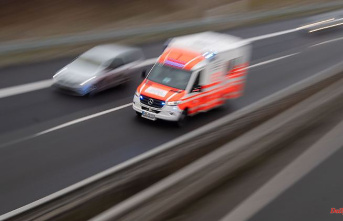 North Rhine-Westphalia: car torn in two parts: man seriously injured