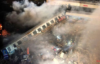 Fire in derailed wagons: at least 32 dead in train crash in Greece