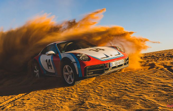 The desert 911: Porsche 911 Dakar - with the sports car over gravel