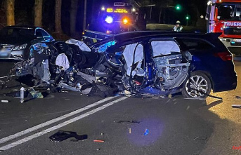 North Rhine-Westphalia: car crashes into tree in Solingen: driver dead