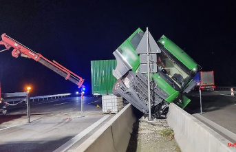 Baden-Württemberg: Truck is between concrete crash barriers: A5 fully blocked