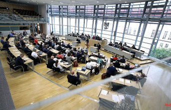 Saxony-Anhalt: State parliament debates on future center and education