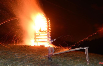 Baden-Württemberg: After carnival, burning wooden discs fly again