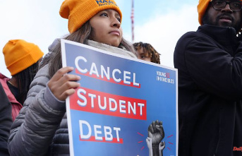 Supreme Court skeptical: Biden's student debt relief threatens to fail