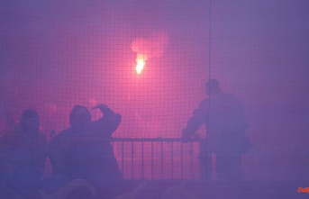 Fans shoot rockets in the stadium: riots overshadow the game in St. Pauli