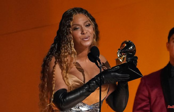 Superstar visibly touched: Beyoncé breaks all Grammy records