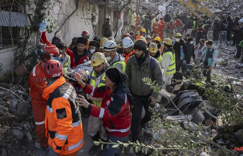 Freed by Istanbul fire brigade: 13-year-old survives ten days under rubble