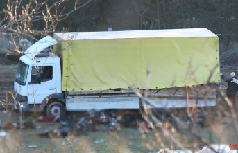 Left behind by smugglers: 18 refugees suffocated in truck