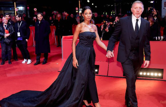 Couple's appearance at the Berlinale: Boris Becker holds hands
