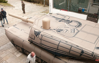 Mock tanks for the front: Czech company supplies inflatable military equipment
