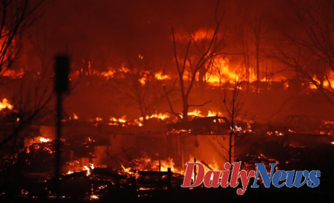 As wildfires in Colorado ravage hundreds of homes, thousands flee the scene