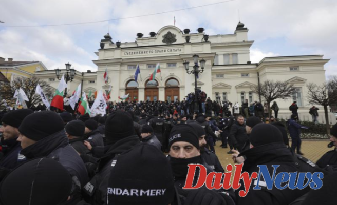 Protesters against vaccination attempt to storm the Bulgarian Parliament